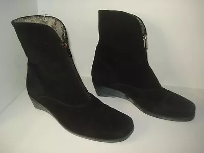 La Canadienne Shiane Black Suede Leather Front Zip Low Wedge Boots Size 8.5 W • $95.99