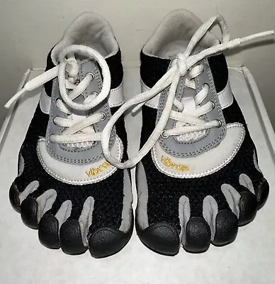 Vibram Five Fingers Minimalist Size Youth Kids JR 33 Water Shoes Lace Up Black • $27.99