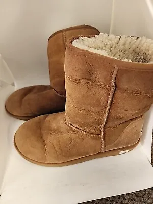 Ugg Boots Size 8 Womens • $12.60