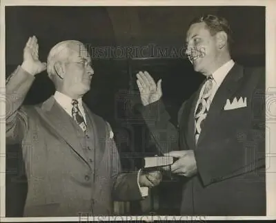 1948 Press Photo Charles Sawyer Swearing In Delos W. Rentzel Civil Aeronautics • $29.88