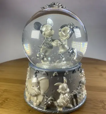 Disney Mickey And Minnie And Friends Christmas Snow Globe • $22.99