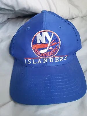 Vintage Twins Enterprise Snapback New York Islanders Hat • $16.50