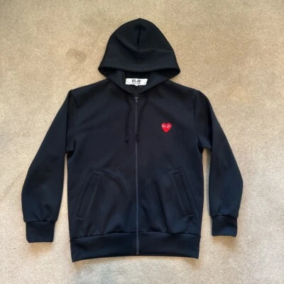 £80 • Buy Black CDG COMMES DES GARÇONS Play Heart Patch Zip Up Hoodie - LARGE