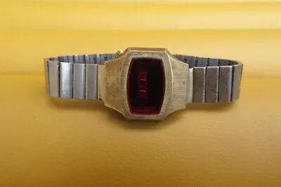 Sears Roebuck & Co Circa 1977 LED Digital Retro Quartz Base Metal Gold Watch. • $1.26