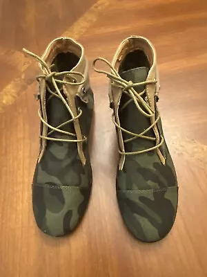 Bamboo Lace Up Flat Camouflage Boots Size 7 • $20