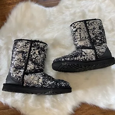 Women’s 7 UGG Black & Silver Classic Round Toe Boots • $50