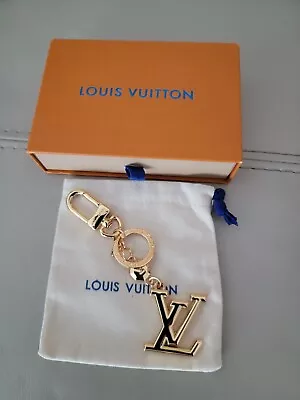 $350 • Buy M65216 LV Facettes Bag Charm & Key Holder