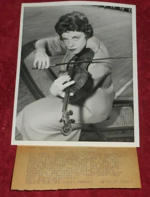 1957 Press Photo Violinist Elaine Weldon Arrives Aboard Liner  Liberte  New York • $13.11