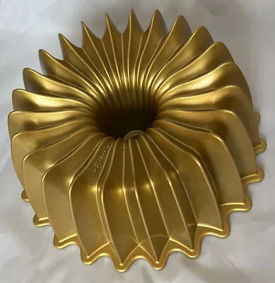 $38 • Buy Nordic Ware Platinum Heritage Collection Gold Brilliance 10 Cup Bundt Pan