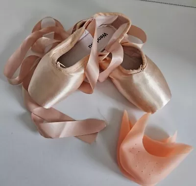 Wendywu Pink Pointe Shoes Size 1.5 Toe Cushion Ribbon Elastic Ballet  • $18.50