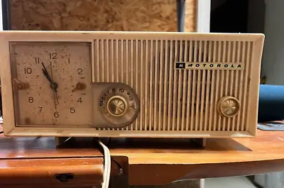 Motorola 5C22W Tube Radio/ Alarm Clock Cream FOR PARTS OR RESTORE • $30