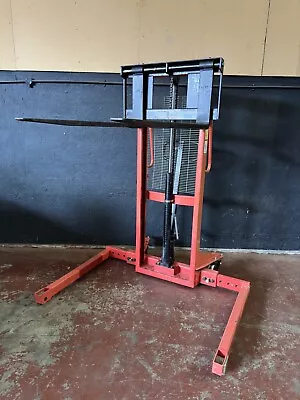 1000kg Manual Hydraulic Pallet Stacker • £750