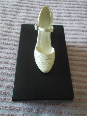 £1.99 • Buy Just The Right Shoe - Shower Of Flowers