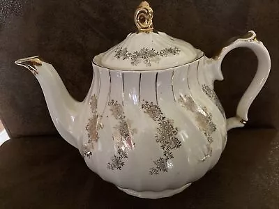 Sadler Teapot Cream & Gold - Cracked See Description (s6) • £10.70