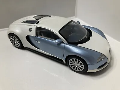 AutoArt 1:18 Scale Pearl White / Ice Blue Bugatti Veyron W/ Box • $285