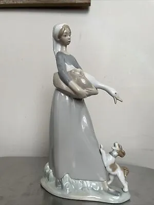 Lladro Tall Lady With Duck And Dog • $49