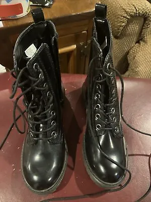 MUDD Womens Black Faux Leather Boots Zipper And Lace . Never Worn Size 7.5 • $14.50