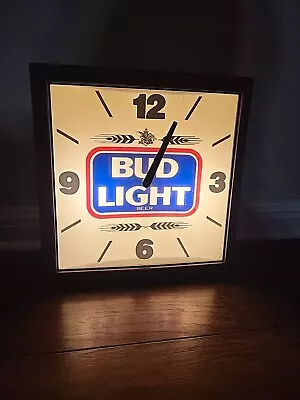 Vintage Bud Light Beer Electric Wall Clock Lights Up 1984 Read • $49.95