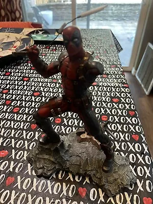 Marvel Premier Collection: Deadpool Statue X-Men  Diamond Select 1367/300  • $40