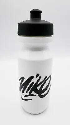 $14.95 • Buy Nike Big Mouth Bottle 22 Oz Graphic Water Bottle White/Black