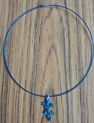 Colourful Blue & Purple Newt Charm Pendant Memory Wire Choker Necklace. 18 . • £5