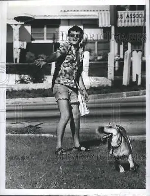1979 Press Photo Buster And His Master Mike Chase Might Become Champs At Frisbee • $19.99