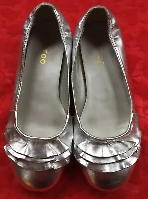 Me Too “Limit” Metallic Silver Leather Ruffle Ballet Flats 4 M EUC! • $14.99