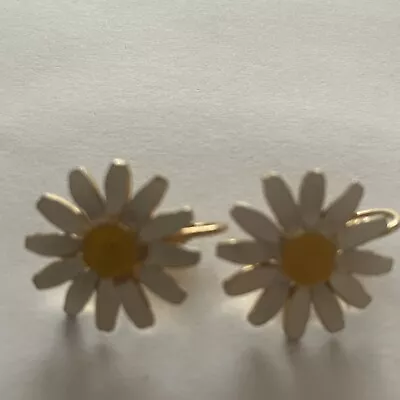 Vintage Daisy Clip On Earrings  • $15