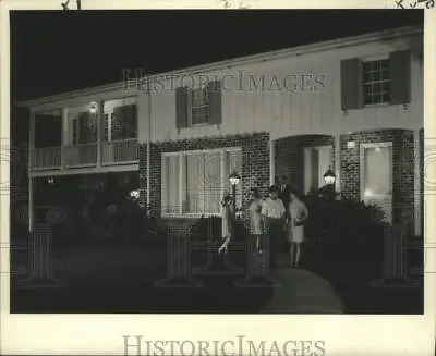 1970 Press Photo Mercury-vapor Post Lanterns Recessed In Lawn Bushes - Noo35420 • $19.99