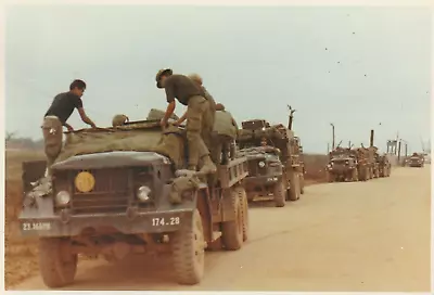 Vietnam PHOTO- Army GI W/176TH ASSAULT HELICOPTER CO At CHU LAI - I CORPS AO #5 • $2.50