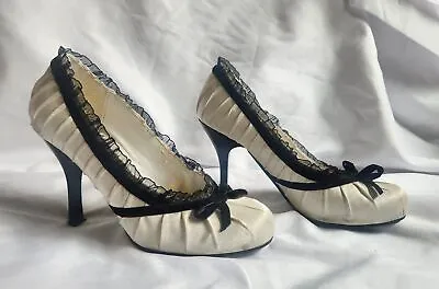 Ellie Black And White Heels Size 6 • $6