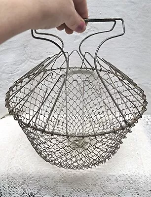 VINTAGE COLLAPSIBLE WIRE MESH EGG BASKET Have Chickens YOU NEED THIS  • $24