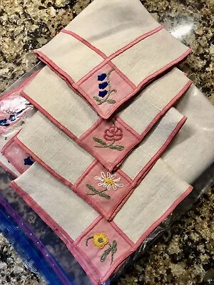 Vintage Hand Embroidered Linen Cafe Tablecloth & 4 Matching Embroidered Napkins • $25