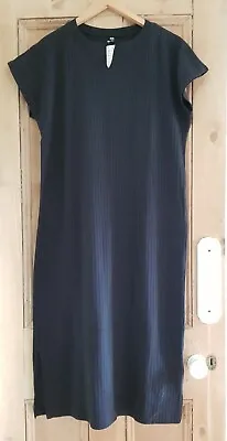 BNWT Uniqlo Straight Black T-shirt Midi Length Dress - M • £12.50