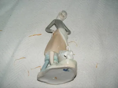 Retired Vintage Lladro Figurine #4682 Girl With Goose  • $24.99