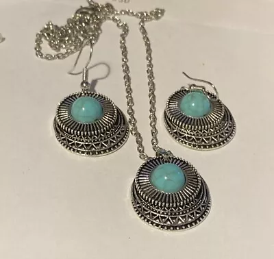 Stunning Set Necklace And Earrings  • £0.99