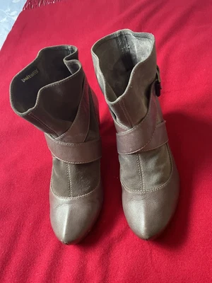 £5 • Buy CLARKS SOFTWEAR Leather & Suede Ankle Boots Size 6 VGC