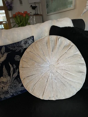 £8.99 • Buy Lovely Parisian House Velvet Cushion 16”