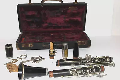 The Pedler Co. Elkhart IN  E  Series Wood Winds Clarinet With Case • $32.99