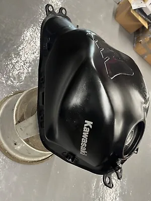 Used Second Hand Genuine Kawasaki Z650 Er6 Petrol Fuel Tank Black • £70