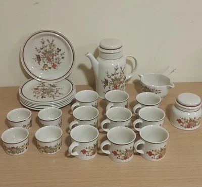 £120 • Buy Vintage Royal Doulton Gaeity Lambethware 34 Piece Dinner/Tea Set 