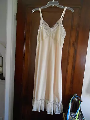 VINTAGE VAN RAALTE Nylon Petalskin Full Slip #7978 Size 36 Lace Bodice & Hem • $14.99