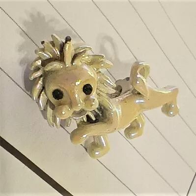 Vintage Gerrys Foo Dog Lion Dog Pin Guardian Lion Brooch White Iridescent • $7.64