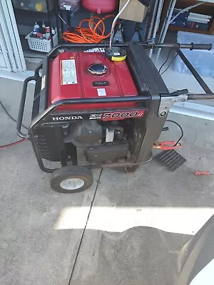 Honda Inverter Generator 7000 Surge Watts 5500 Rated Watts Electric Start • $1750