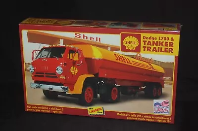 Lindberg Dodge L700 Tractor W/Shell Tanker Big Rig Plastic Truck Model HL118/06 • $54.99