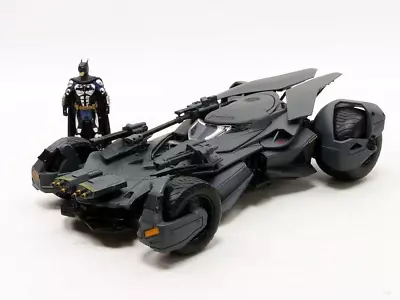 DC Comics 1:24 Justice League Batmobile Die-Cast Car With 2.75-Inch Batman Figur • $61.44