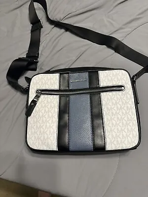 MICHAEL KORS Hudson Logo Stripe Messenger/camera Bag • $95