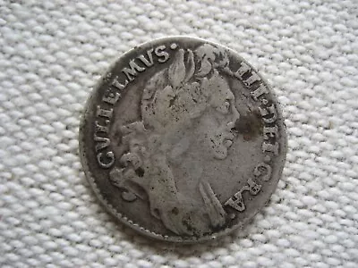  1696 William III Solid Silver Sixpence Coin : 2.98g  • £4.21