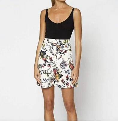 $50 • Buy Scanlan Theodore Floral Linen Shorts, Size 6