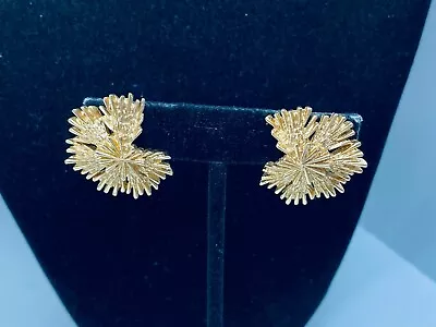 Vtg. Crown Trifari Gold Tone Starburst Flowers Clip On Earrings 383 • $6.99